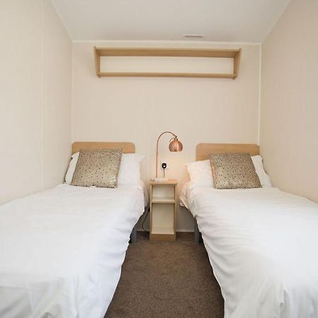 Luxury Holiday Retreat Set Within Oakdene Forest - Park Activities Pass Included Free! 圣伦纳兹 外观 照片