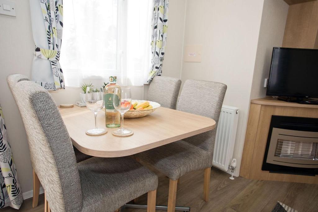 Luxury Holiday Retreat Set Within Oakdene Forest - Park Activities Pass Included Free! 圣伦纳兹 外观 照片