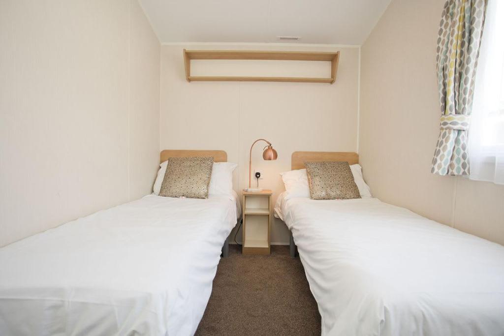 Luxury Holiday Retreat Set Within Oakdene Forest - Park Activities Pass Included Free! 圣伦纳兹 外观 照片