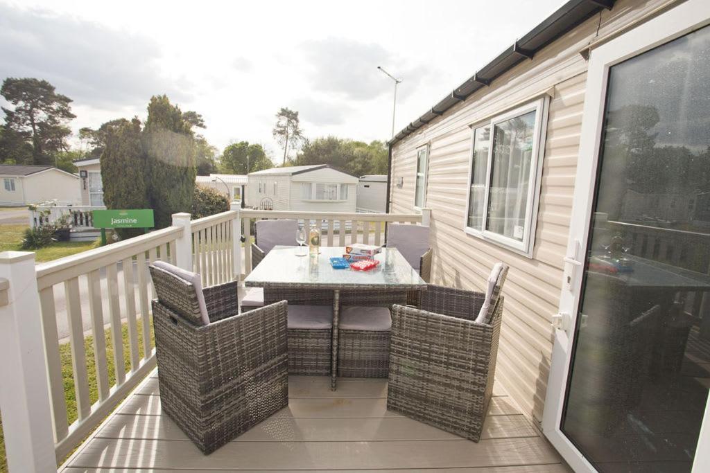Luxury Holiday Retreat Set Within Oakdene Forest - Park Activities Pass Included Free! 圣伦纳兹 外观 照片