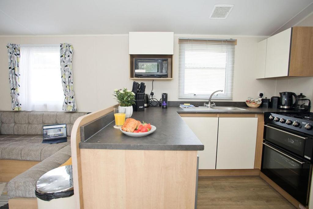 Luxury Holiday Retreat Set Within Oakdene Forest - Park Activities Pass Included Free! 圣伦纳兹 外观 照片