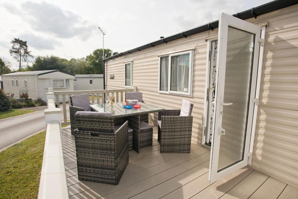 Luxury Holiday Retreat Set Within Oakdene Forest - Park Activities Pass Included Free! 圣伦纳兹 外观 照片