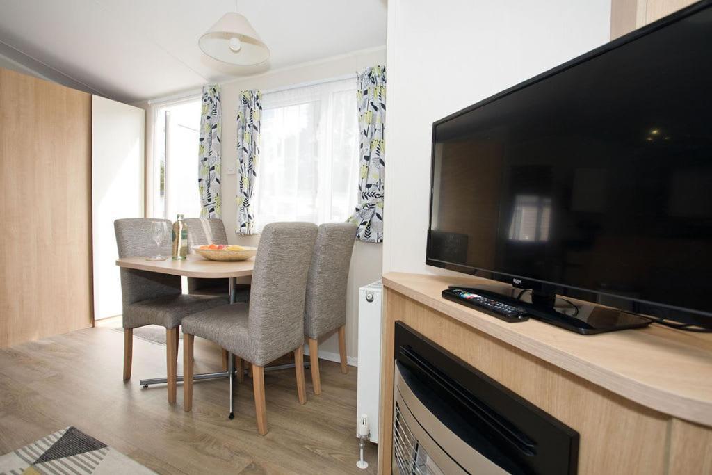 Luxury Holiday Retreat Set Within Oakdene Forest - Park Activities Pass Included Free! 圣伦纳兹 外观 照片
