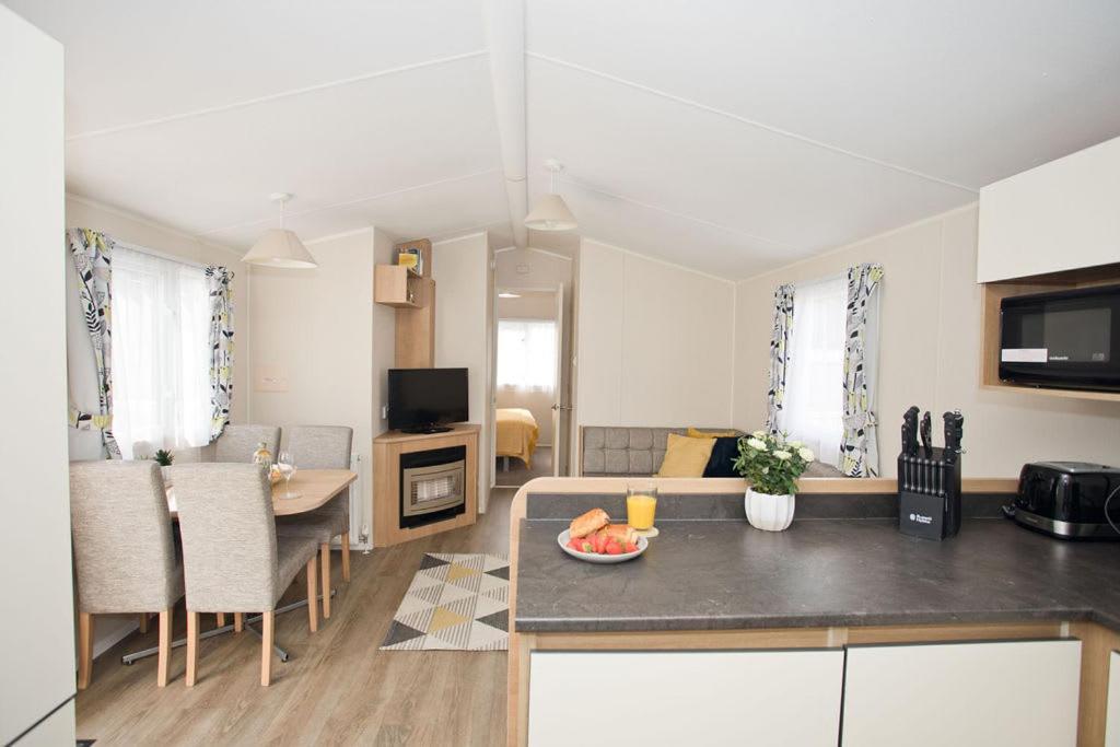 Luxury Holiday Retreat Set Within Oakdene Forest - Park Activities Pass Included Free! 圣伦纳兹 外观 照片