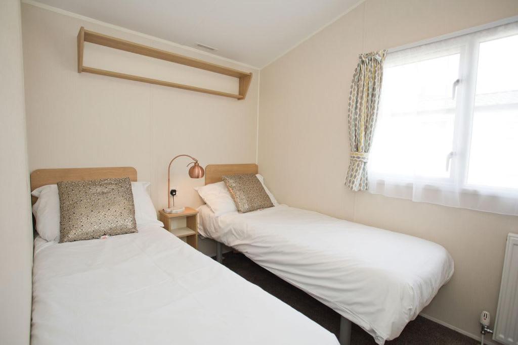Luxury Holiday Retreat Set Within Oakdene Forest - Park Activities Pass Included Free! 圣伦纳兹 外观 照片